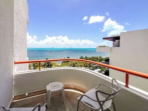 Property grounds - Island Condo 403 Oceanfront Puerta al Mar in Sac Bajo (isla mujeres)