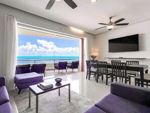 Smart TV - Island Condo 403 Oceanfront Puerta al Mar in Sac Bajo (isla mujeres)