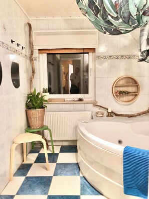 Bathroom - Vrbo Property (Wedel)