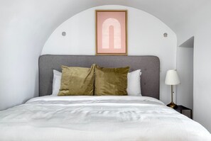 1 bedroom, iron/ironing board, free WiFi, bed sheets - The Best Hyde Park | 1 Bed+Sofa Bed | Sleeps 4 | Modern, Chic & Homely (London)