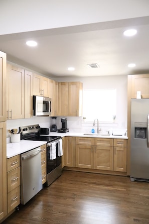 Private kitchen - Spacious cozy  5-bedroom house in Dallas (Dallas)