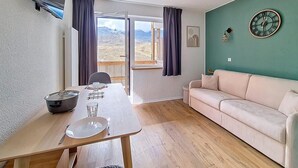 Living area - 100m from ski slopes, 6th floor, balcony, ski locker, 23m², Val Thorens (Val Thorens)