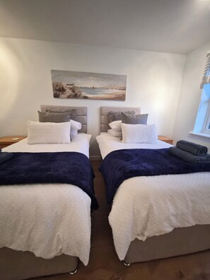 3 slaapkamers, een strijkplank/strijkijzer, wifi, beddengoed