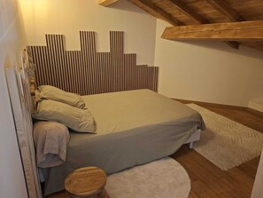 2 間睡房、熨斗/熨衫板、可攜式嬰兒床、免費 Wi-Fi