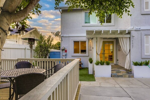 Outdoor dining - 2BR - La Jolla Beach Retreat - BBQ & AC (San Diego)