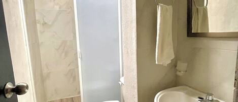 Toallas y papel de baño