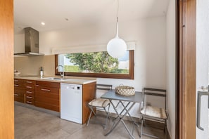 Coffee/tea maker, fridge, microwave, oven - Modern Villa for 9 Guests on the Cliffs of Cala Morell, Menorca (Ciutadella)
