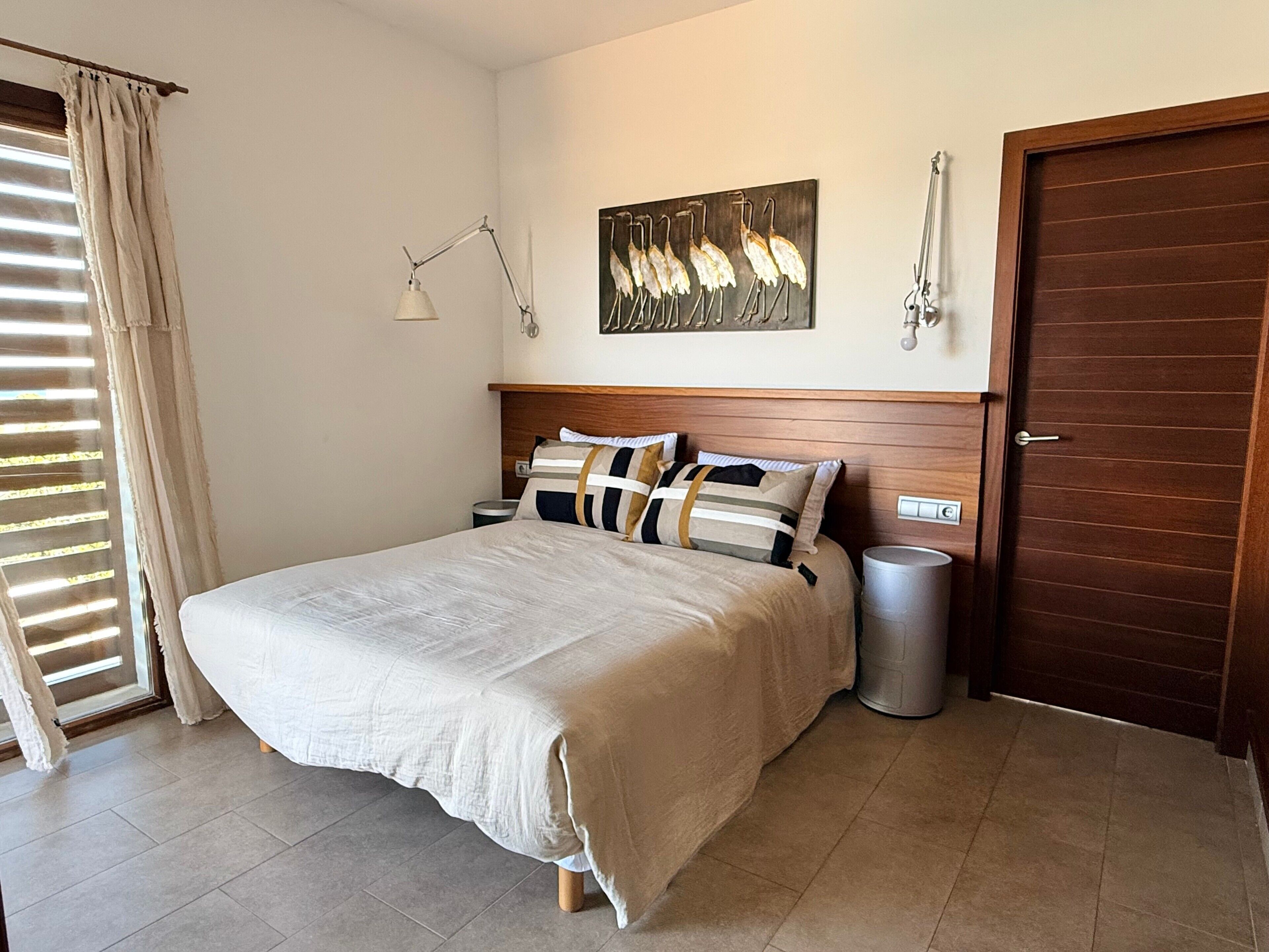 5 bedrooms, bed sheets