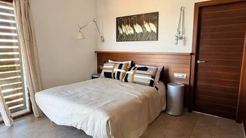 5 bedrooms, bed sheets