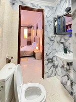 Toallas, jabón, champú y papel higiénico