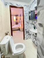 Toallas, jabón, champú y papel higiénico