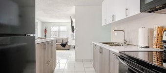 House with Private Pool & Bar