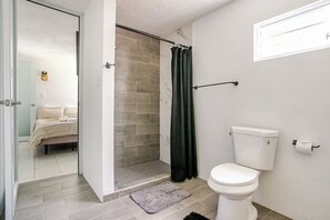 Bruser, håndklæder, Sæbe, Toiletpapir