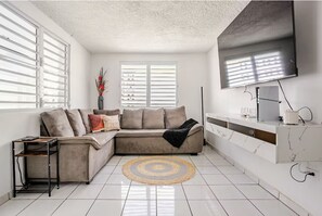 TV, video games - House with Private Pool & Bar (Fajardo)
