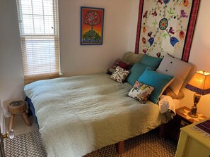2 bedrooms, iron/ironing board, WiFi, bed sheets - Waterfront Beach Cottage on Puget Sound /West Seattle (Seattle)