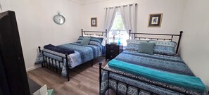 4 bedrooms, iron/ironing board, WiFi, bed sheets - The Haven: Secluded Meadow, Nestled in the Pines 4 BD 3 Bath, HOT TUB (Superior)