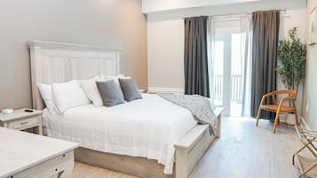 Double Room, 1 King Bed, Non Smoking, Balcony