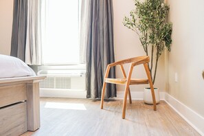 Coffre-fort, bureau, espace de travail pour ordinateurs portables