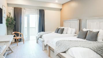 Quadruple Room, 2 Queen Beds, Non Smoking, Balcony