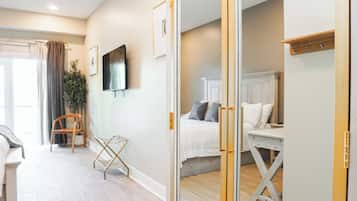 Double Room, 1 King Bed, Non Smoking, Balcony | In-room safe, desk, laptop workspace, blackout drapes