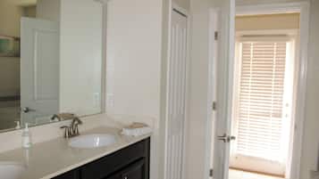 Hus, flere senger, ikke-røyk, privat bad | Bad