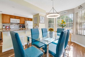 Dining - 3BR family condo | steps from Laguna Bay pool (Kissimmee)
