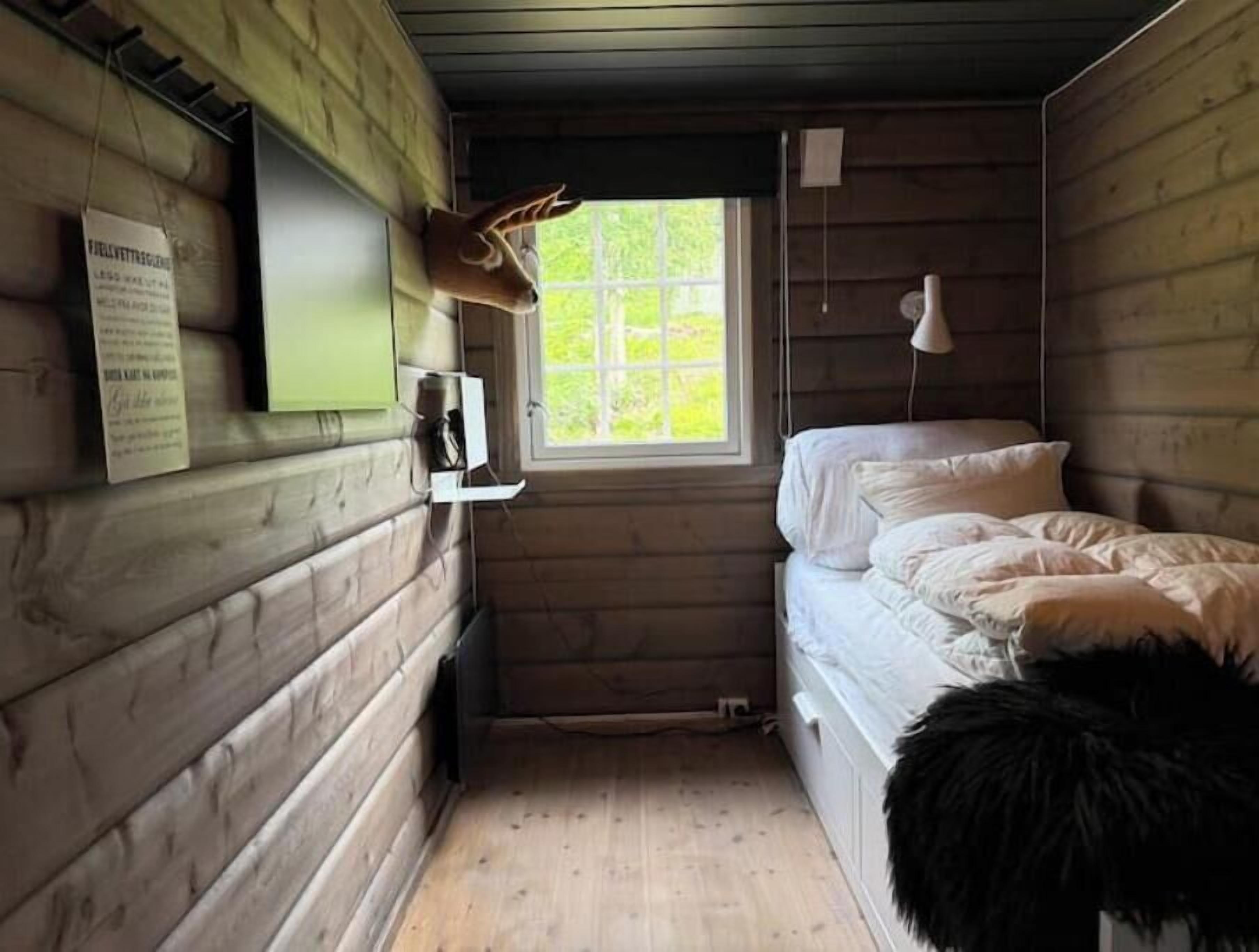 4 bedrooms, WiFi, bed sheets