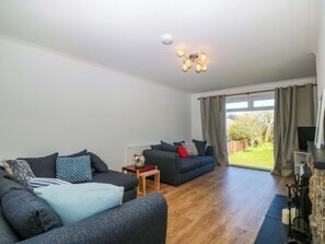 Living area - 20 Gwelfor Estate (Cemaes Bay)