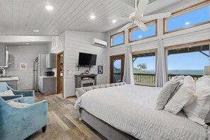 1 bedroom, iron/ironing board, WiFi, bed sheets - King Suite with River Views, Jetted Tub, & Kitchen (Carroll County)