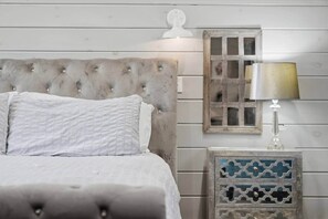 Room - King Suite with River Views, Jetted Tub, & Kitchen (Carroll County)