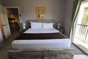 3 bedrooms, iron/ironing board, WiFi, bed sheets - 3BR resort condo: Hot tub, pools, lake access (Davenport)