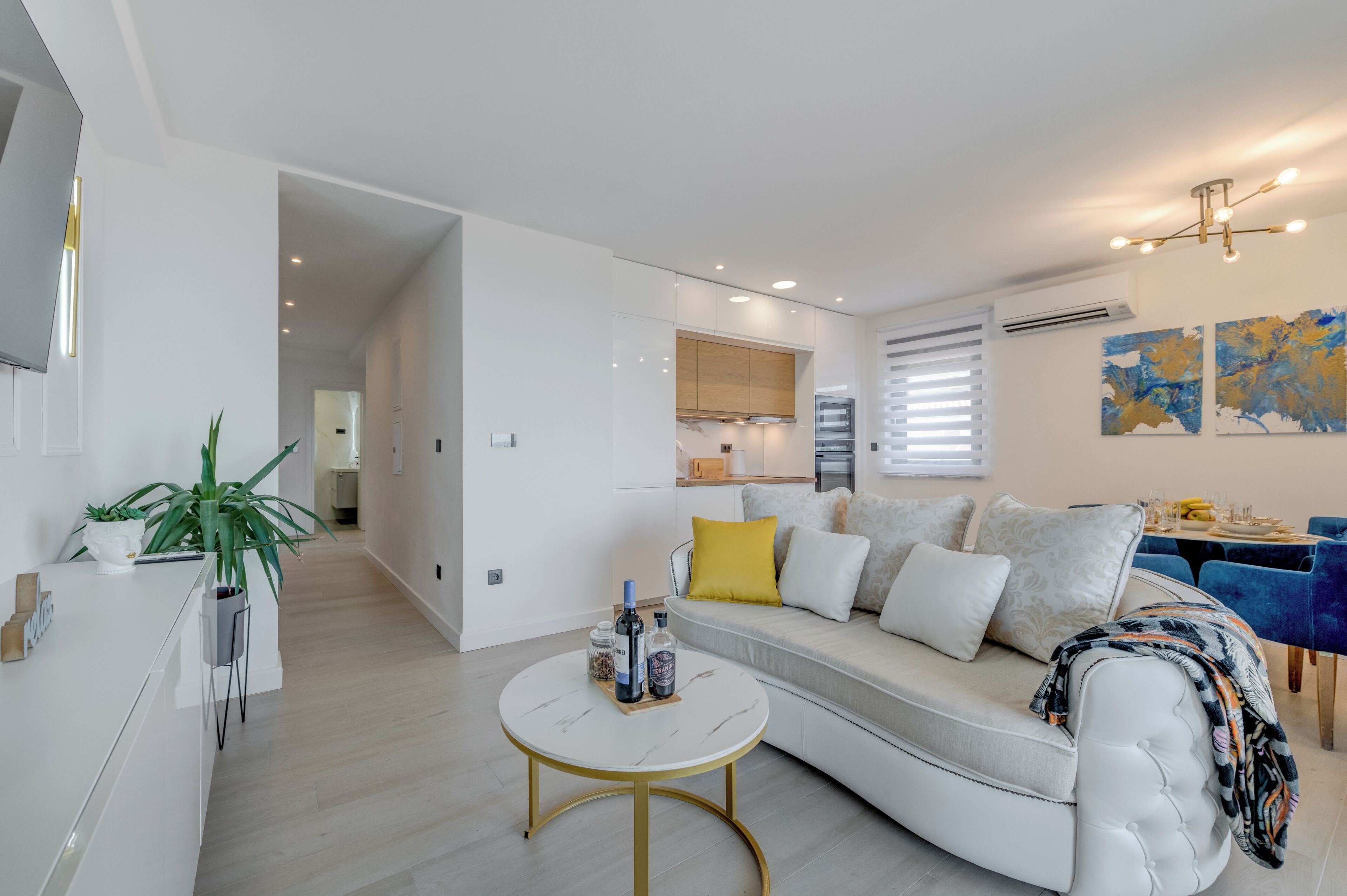 Deluxe Apartment, Balcony, Sea View | Living area | 100-cm Smart TV with satellite channels, Netflix, streaming services