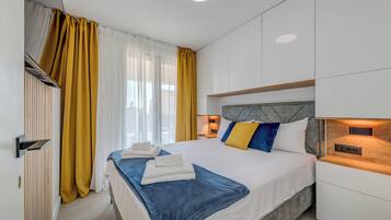 Deluxe Apartment, Mountain View | In-room safe, soundproofing, iron/ironing board, free WiFi