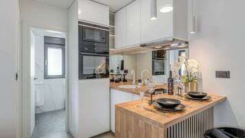 Deluxe Apartment, Mountain View | Private kitchen | Electric kettle
