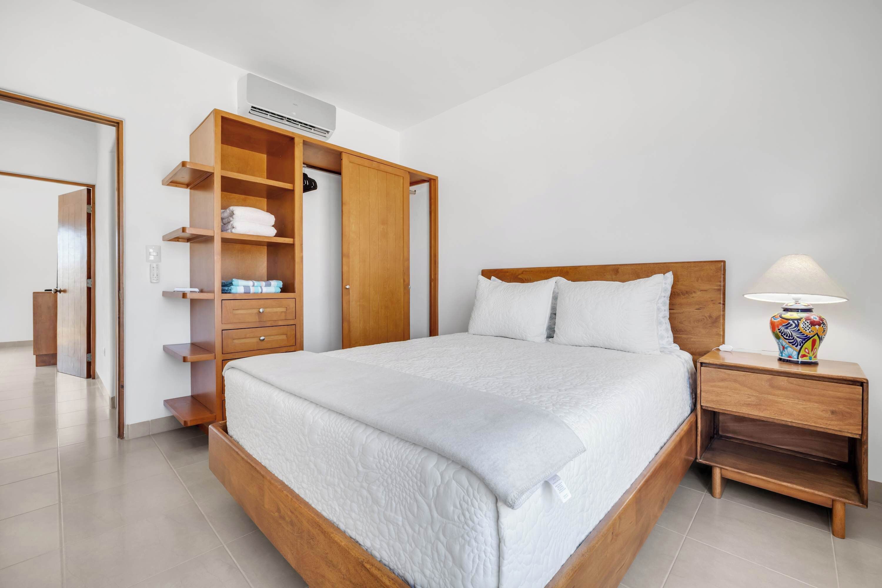 Casa, varias camas, acceso a la alberca, vista parcial al océano (Farallones 426) | 3 habitaciones, decoración personalizada y muebles diferentes 
