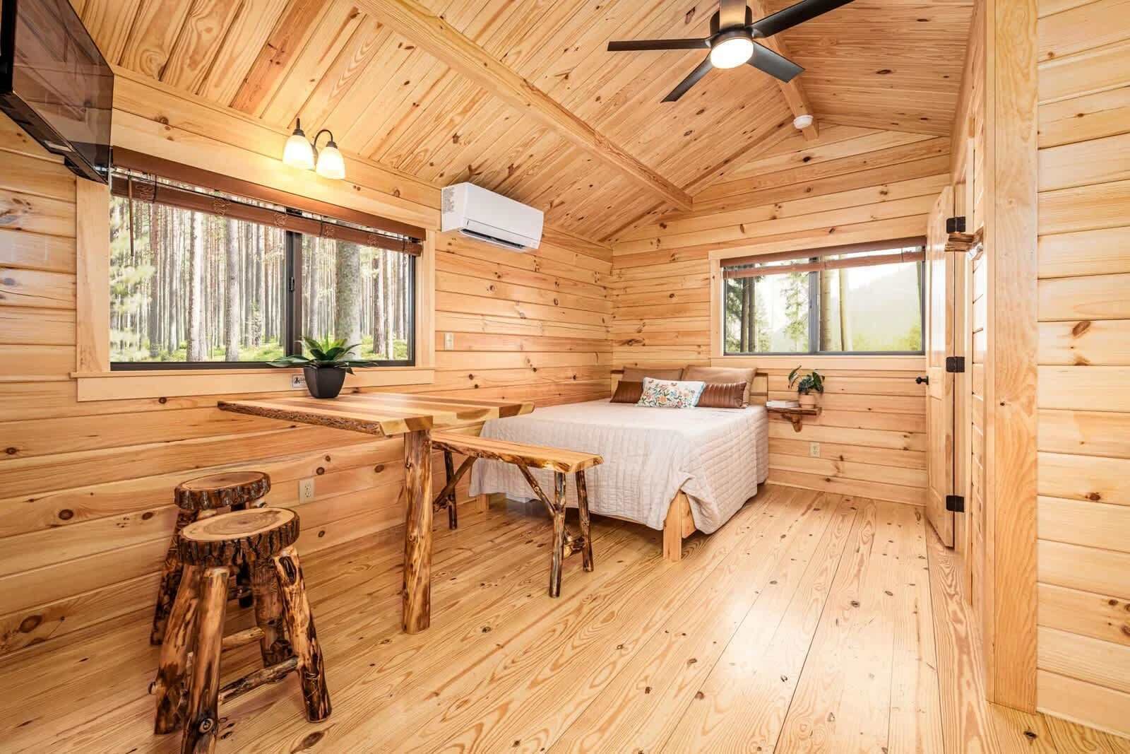 Desk, WiFi, bed sheets