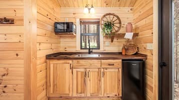 Fridge, stovetop, electric kettle, toaster