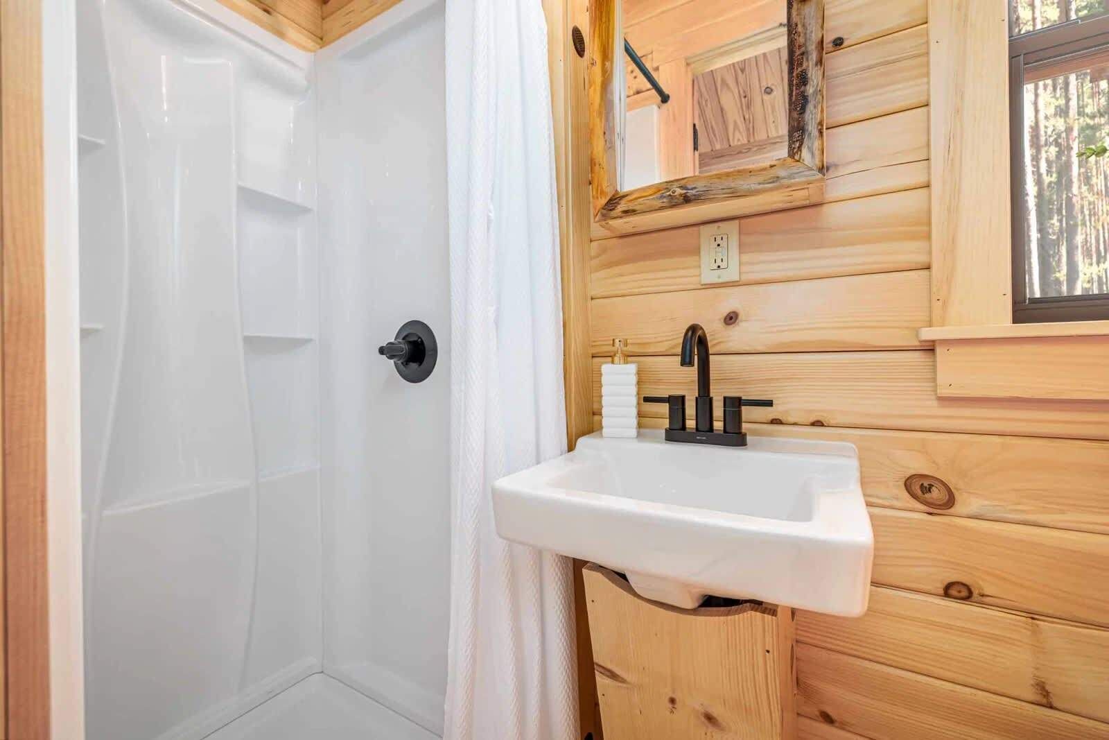 Shower, towels, shampoo