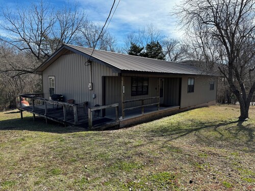 Charming 3 bedroom country home nestled in the Ozarks. Buffalo River/Hiking