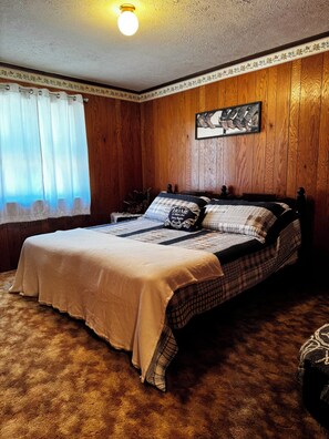 Room - Charming 3 bedroom country home nestled in the Ozarks. Buffalo River/Hiking (Marshall)