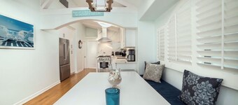 Beach Cottage - 1.5blks to Beach!