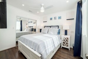 Room - Beach Cottage - 1.5blks to Beach! (Redondo Beach)