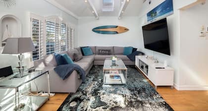 Beach Cottage - 1.5blks to Beach!