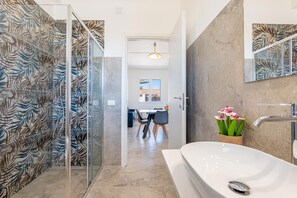 Shower, hair dryer, bidet, towels - Villa Calaurisi - Noto (Noto)