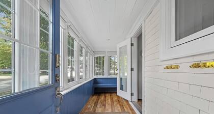 ChesterGuestHouse · Charming Chester Classic in Village Core
