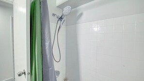 Bathroom - Cozy 2BR Suite Near Zoo & downtown Walk to C-Train (Calgary)