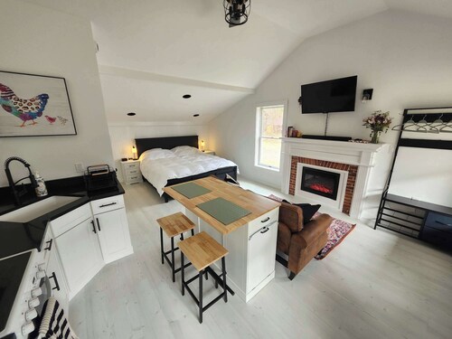 349 Reber Sunset Studio