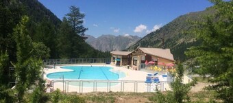 100m from resort center, 5th floor, balcony, fireplace or stove, tv, ski locker, 29m², Isola 2000
