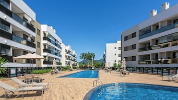 Premium-huoneisto, pääsy uima-altaalle, kaupunkinäköala | Uima-allas