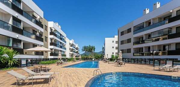 Departamento Premium, acceso a la alberca, vista a la ciudad | Alberca